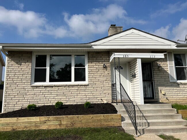 Foto del edificio - 385 Dover Ln