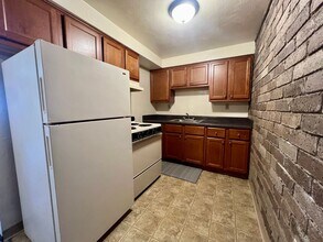Building Photo - 305 Kellywood Manor