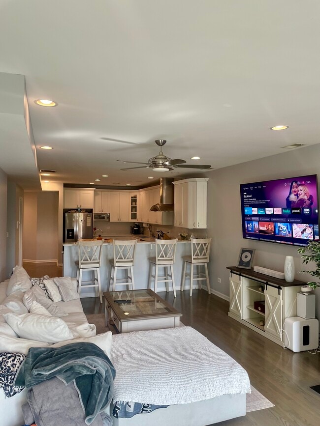 Photo - 1517 N Ashland Ave (Chicago, IL) Apartment
