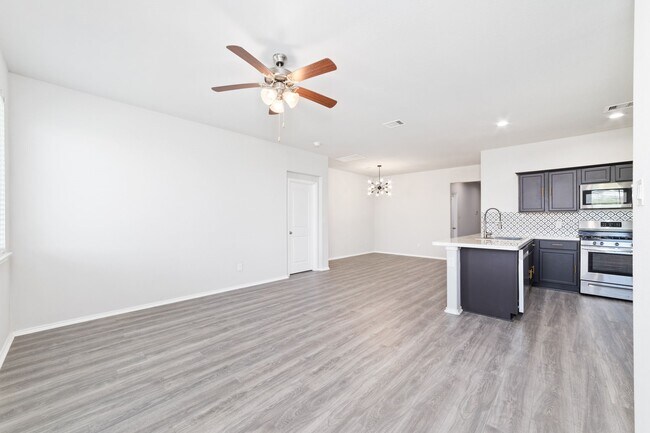 Foto del edificio - 6123 Yesenia St