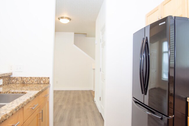 Building Photo - Incredible upper level 2 story condo