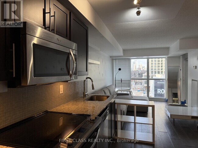 Photo du bâtiment - 400 Adelaide St E