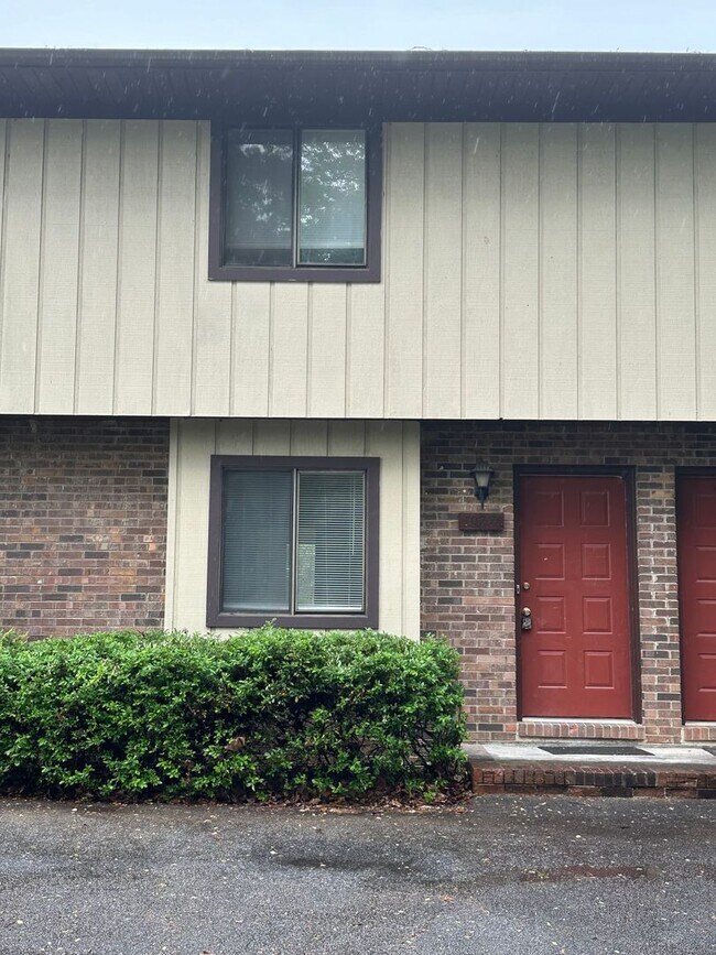 Building Photo - 2 Bedrooms 1.5 baths Townhouse, Kingsport TN