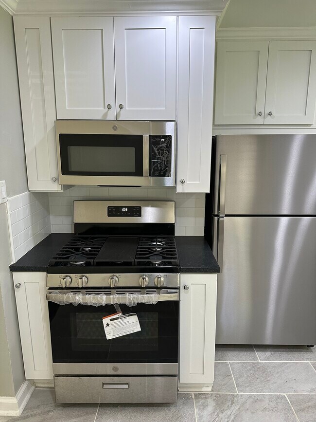 Foto del edificio - 4848 Gilmore Dr