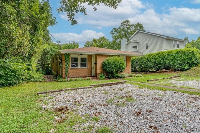 Building Photo - Great 2 bedroom close to UTC!