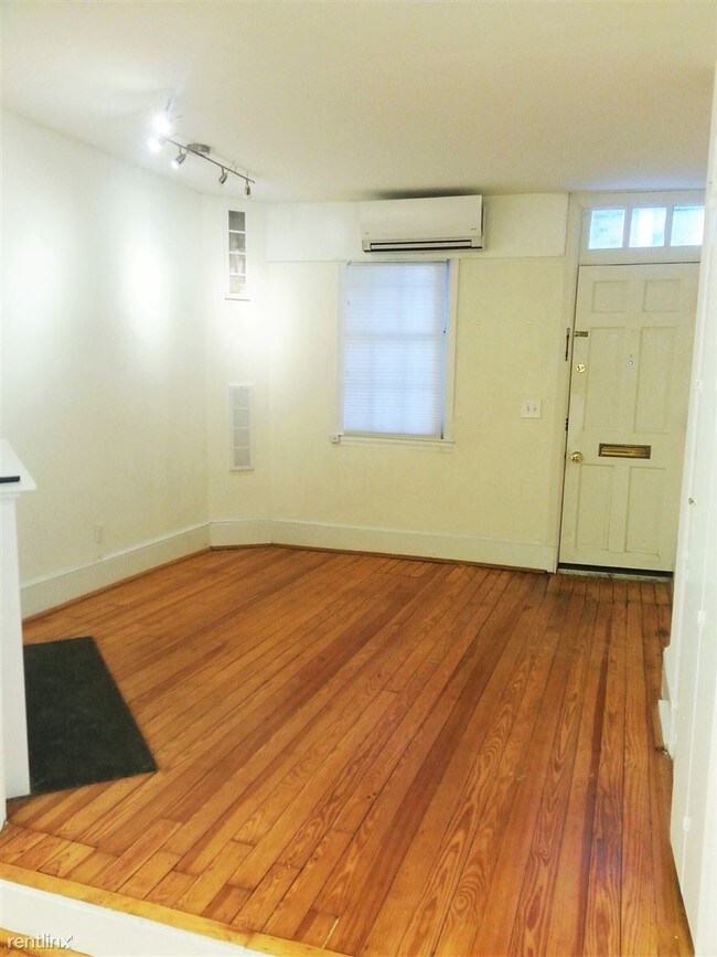 Building Photo - Studio, 1 bath Duplex - 2902 Dumbarton St NW