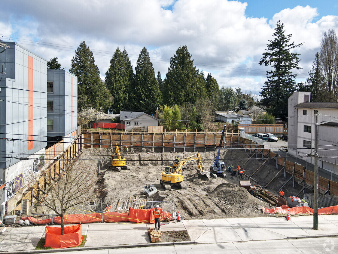 Building Photo - 10540 Greenwood Ave N
