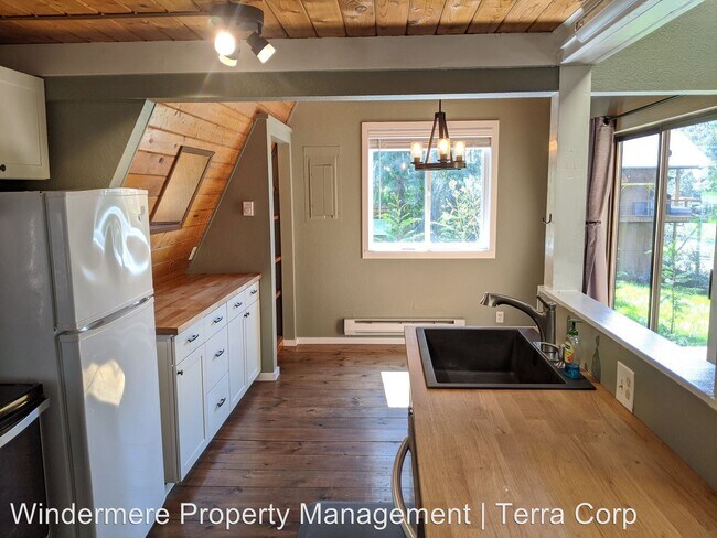 Building Photo - 1 br, 1 bath House - 723 Shelter Bay Drive