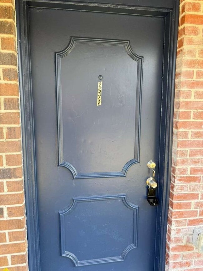 Building Photo - 2570-2572 Chestnut Woods Dr