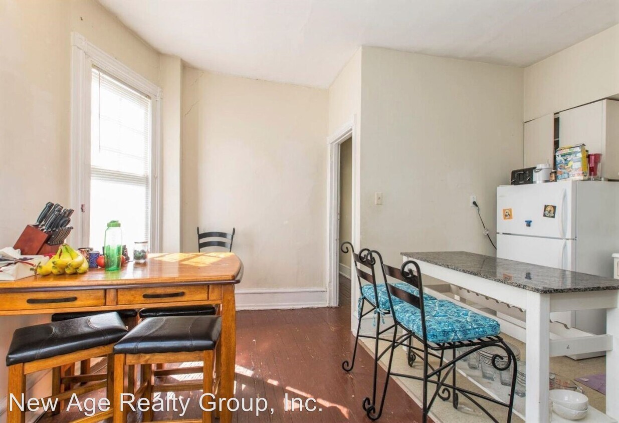 Building Photo - 5025 Cedar Ave