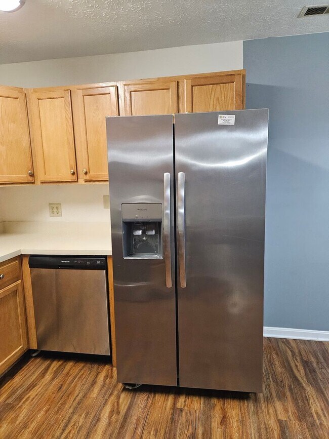 Building Photo - Bittersweet Rd., 104