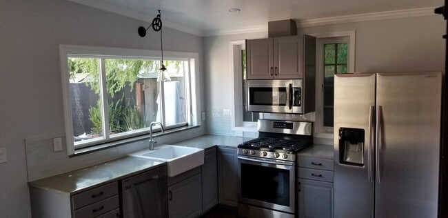 Foto del edificio - 1134 Carlton Ave