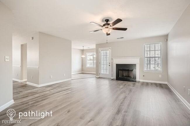 Building Photo - 4 br, 2.5 bath House - 2601 South Hills UNIT