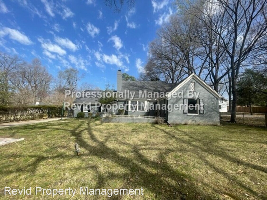 Primary Photo - 4 br, 3 bath House - 3742 Poplar Ave.