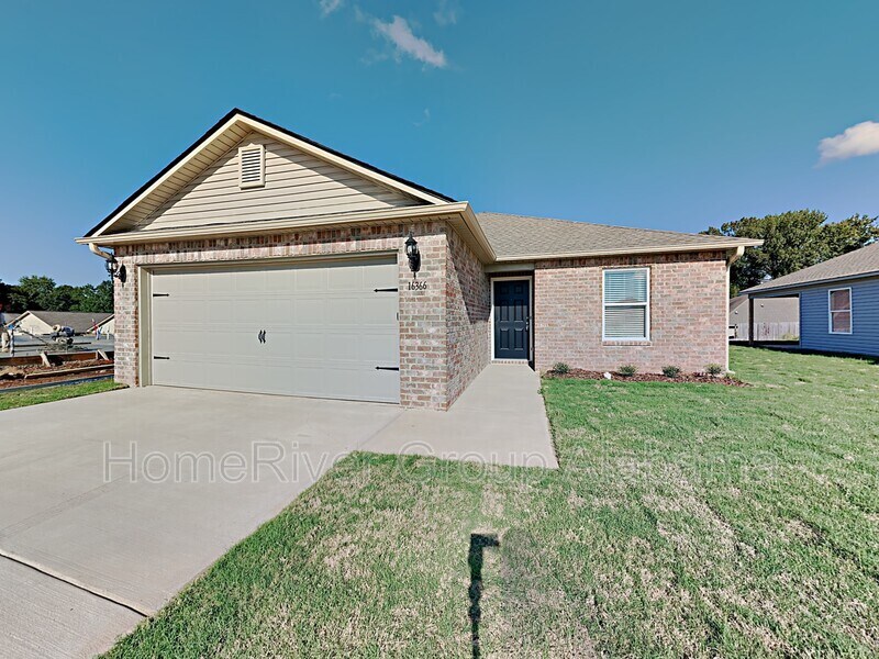 Primary Photo - 16366 Creek Dr