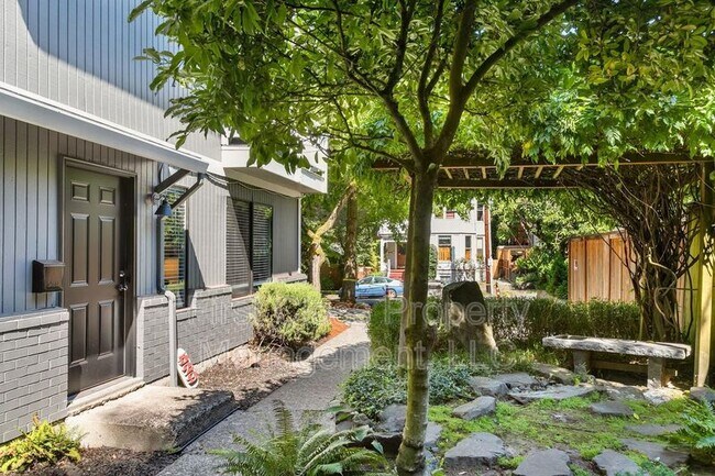 Foto del edificio - 525 NW 18TH Ave