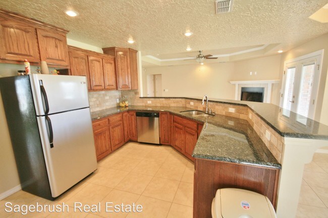 Building Photo - 3 br, 2 bath House - 2212 Reese Dr.