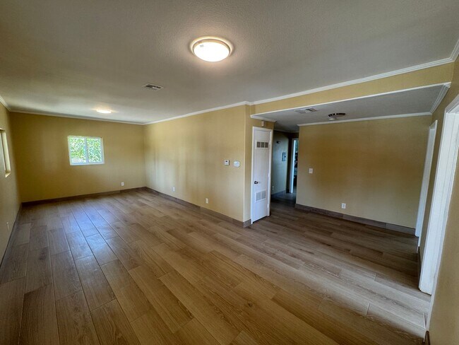 Foto del edificio - Newly Renovated 3 Bed, 3 Bath Ground Floor...