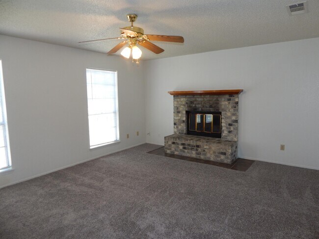 Foto del edificio - 1613 Bobby Lee Dr