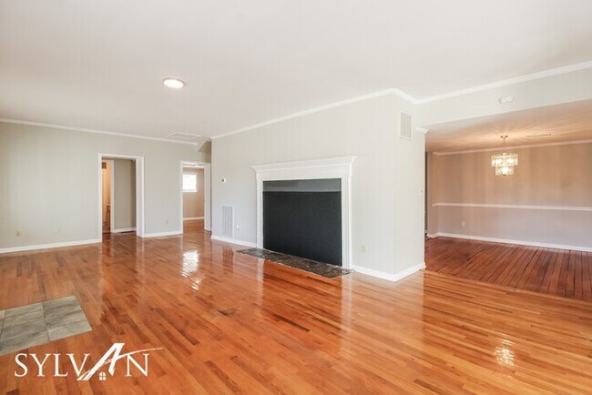 Building Photo - Lovely 4 bedroom ranch style home availabl...