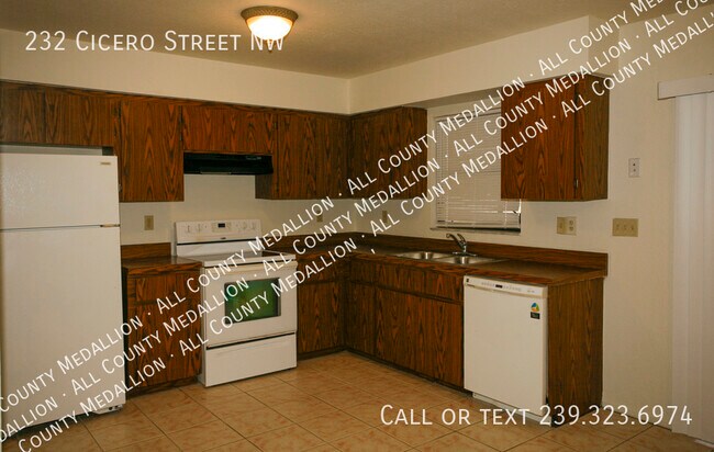 Foto del edificio - Port Charlotte Single Family Home Priced R...