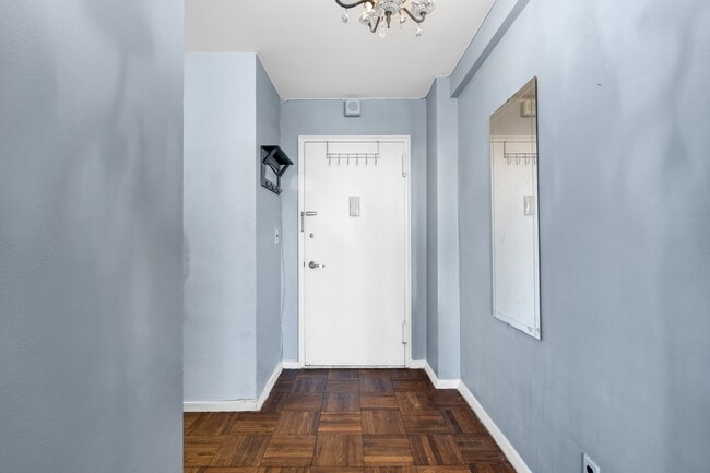 Building Photo - 2000 Linwood Ave