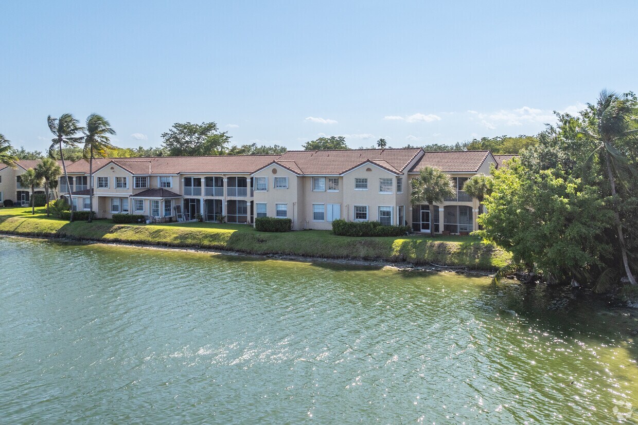Foto del edificio - Regatta Pointe