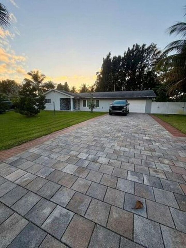 Foto del edificio - 4433 Foss Rd