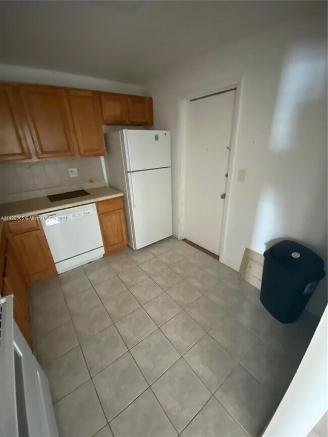 Building Photo - 1410 S Ocean Dr