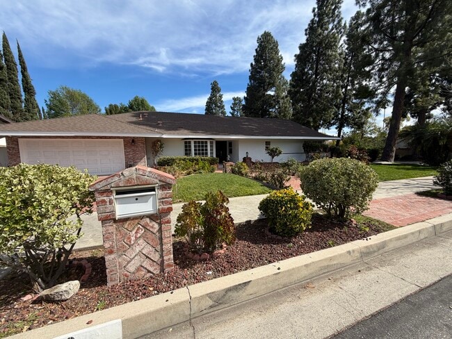 Building Photo - 9660 Vanalden Ave