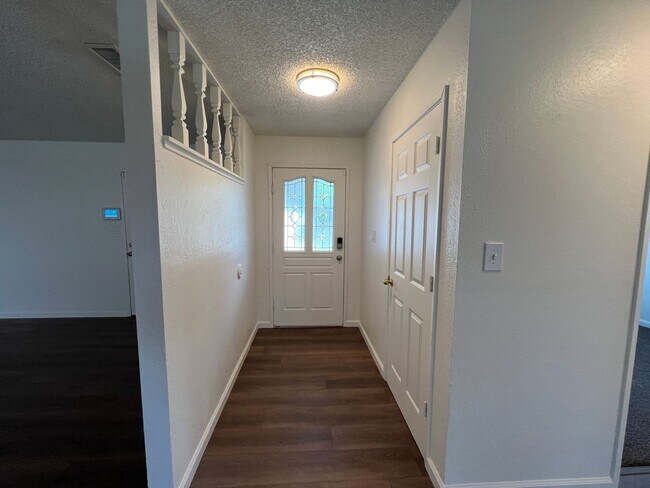 Foto del edificio - Updated 3 bedroom single story in Manteca!