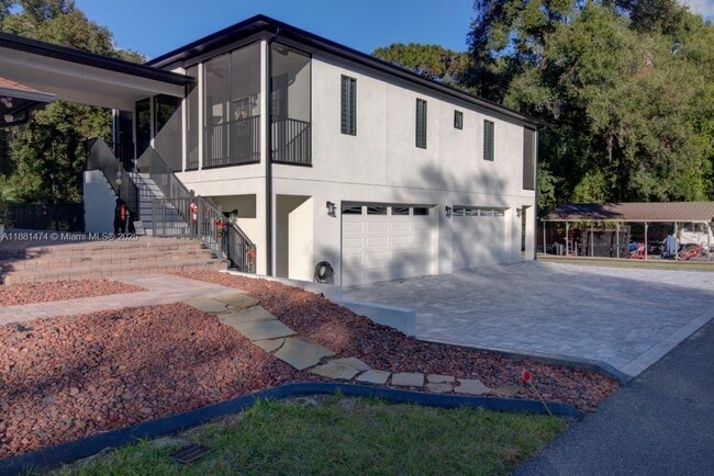 Building Photo - 889 N Thompson Rd