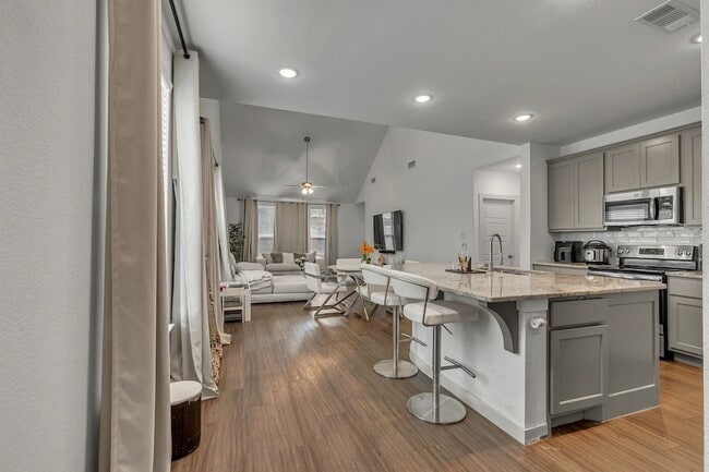 Building Photo - 4011 Logan Dr