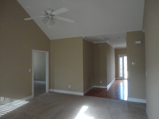 Building Photo - 2556 Knob Hill Drive