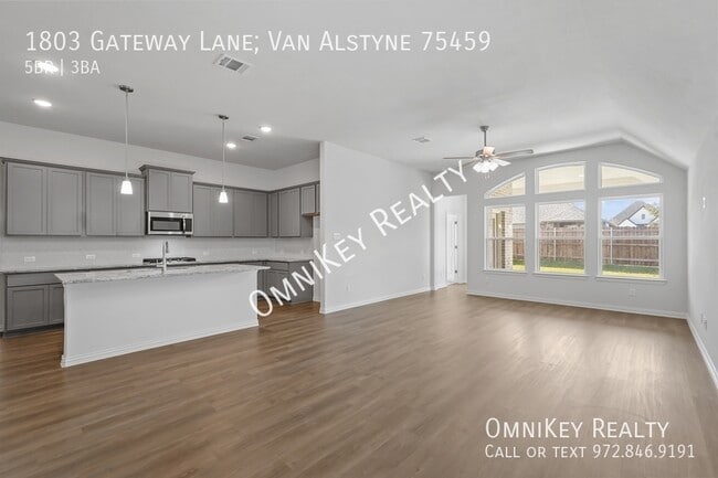 Building Photo - 1803 Gateway Ln