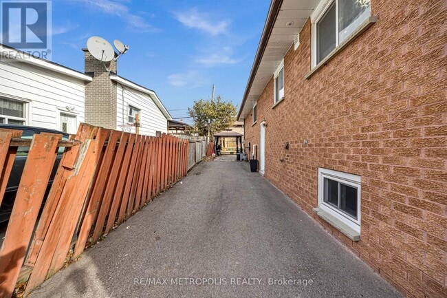 Photo du bâtiment - 897 Liverpool Rd