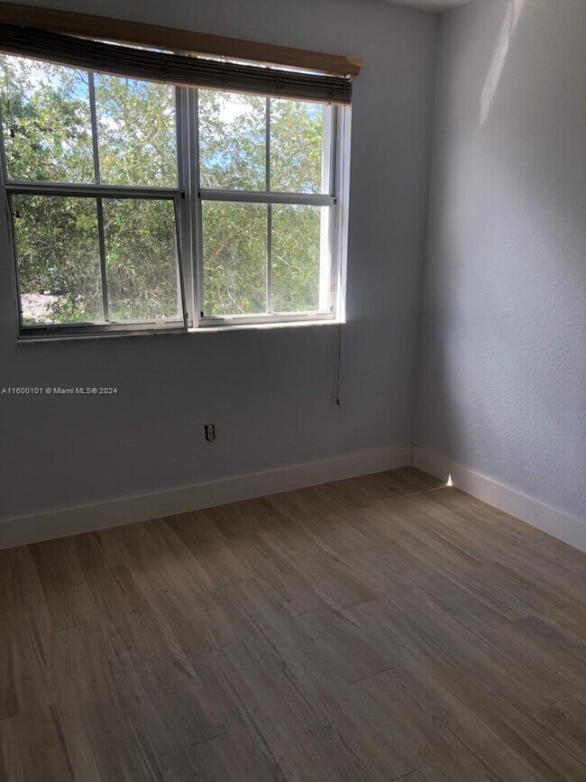 Foto del edificio - 1041 NE 30th Ave