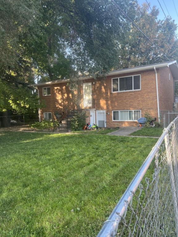 Primary Photo - 1112 Gard Pl
