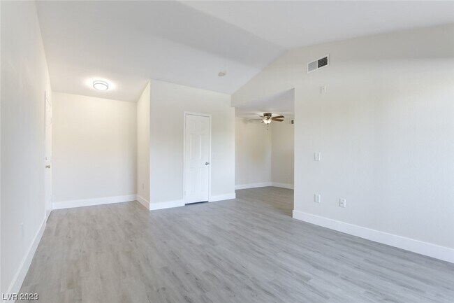 Building Photo - 231 W Horizon Ridge Pkwy