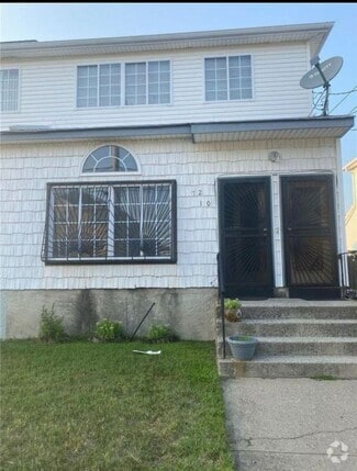 Building Photo - 72-10 Almeda Ave