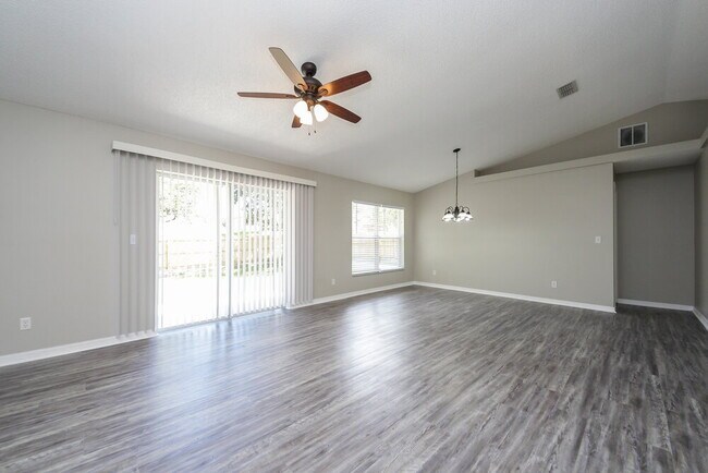 Foto del edificio - 11530 Foxglove Dr