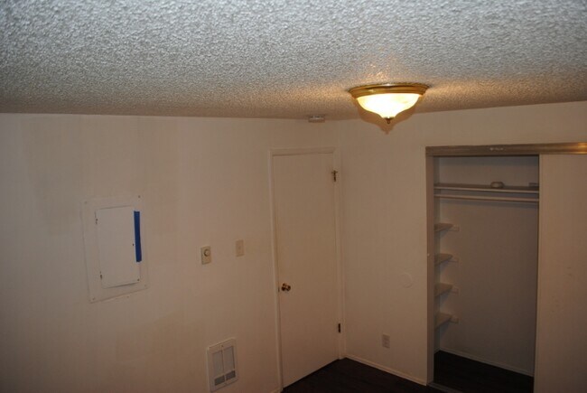 Building Photo - 319 Linn Ave
