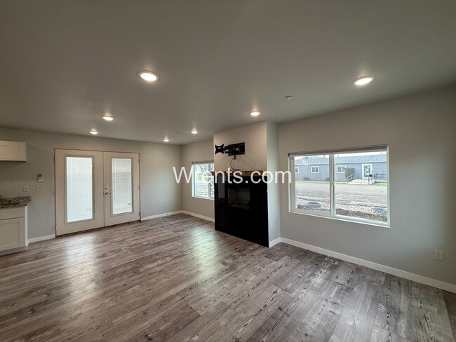 Foto del edificio - Half Off First Months Rent in Davenport!