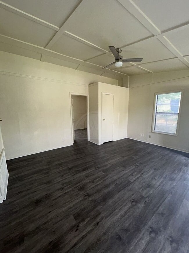 Building Photo - ***Two-Weeks Free Rent***910 Evergreen Str...