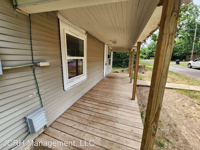 Building Photo - 2 br, 1 bath House - 826 N Weaver Ave