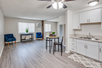 Regency Plaza Apartment Homes photo'