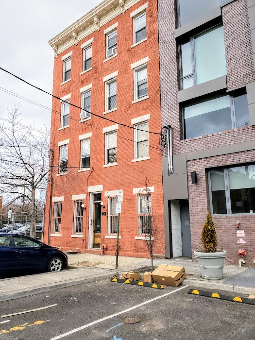 Primary Photo - 200 Wayne St
