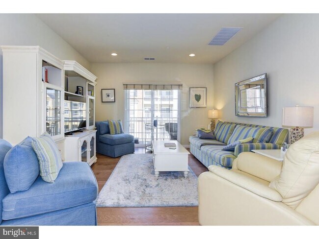 Foto del edificio - 4045 Derby Ct
