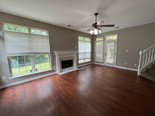 Foto del edificio - Renovated 4 Bedroom 2.5 Bath Home for Rent!