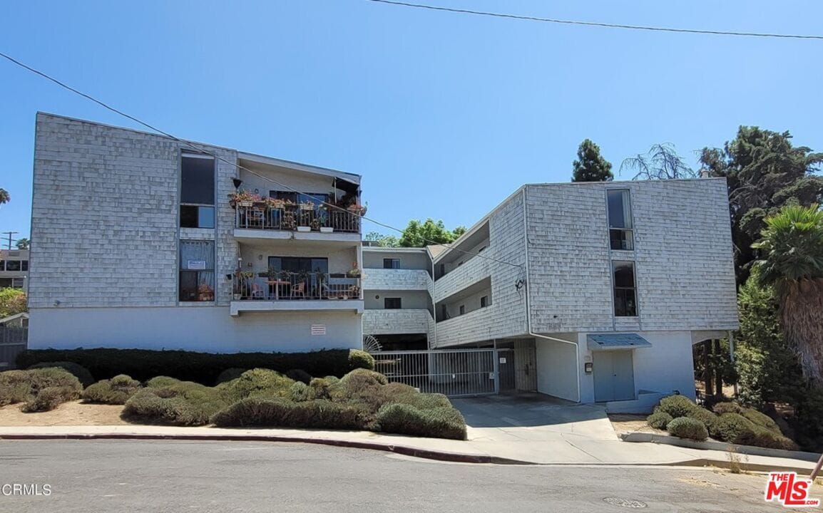 Building Photo - 950 Edgecliffe Dr
